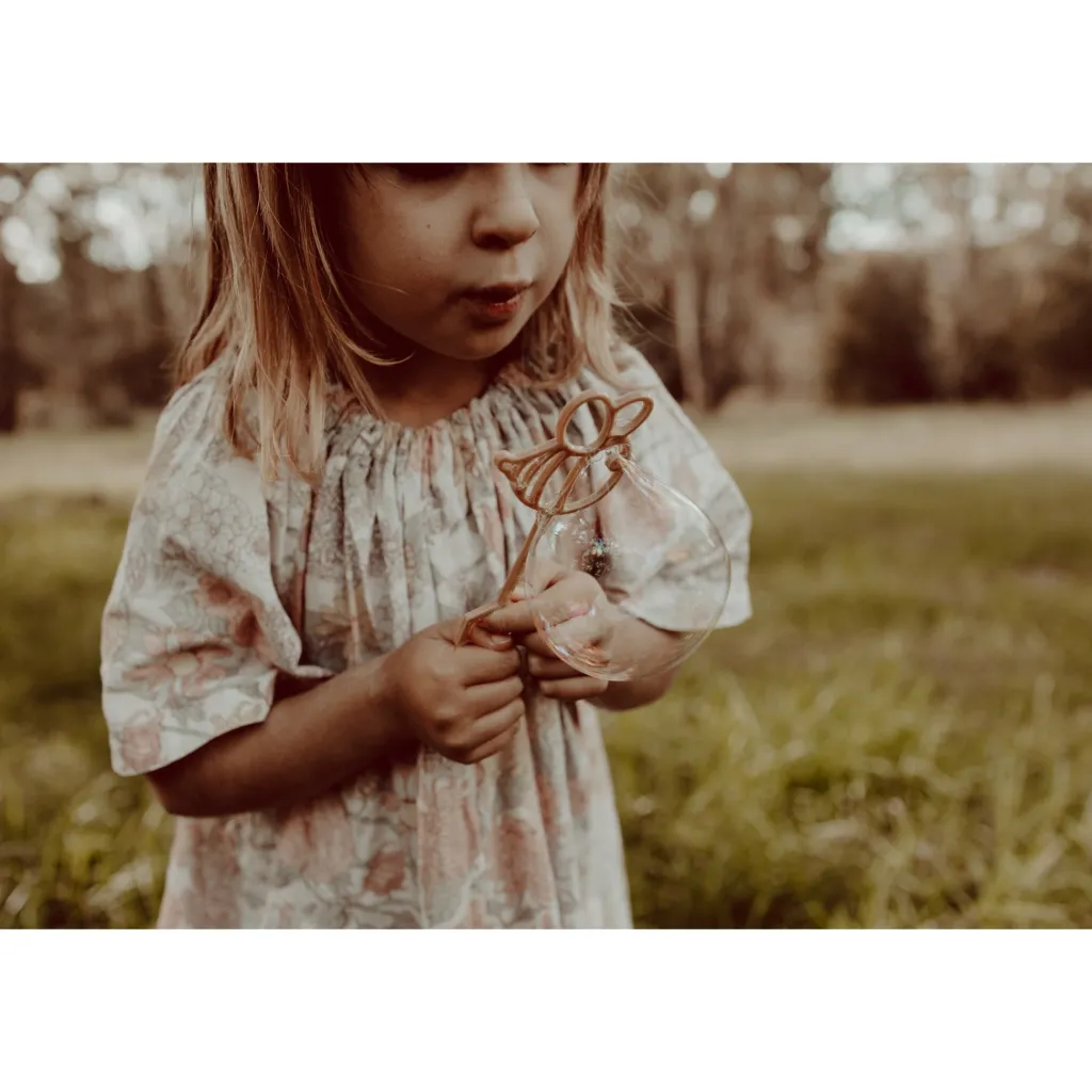Kinfolk Pantry Pasqua | Primavera | Bacchetta per bolle di sapone in bioplastica Ape